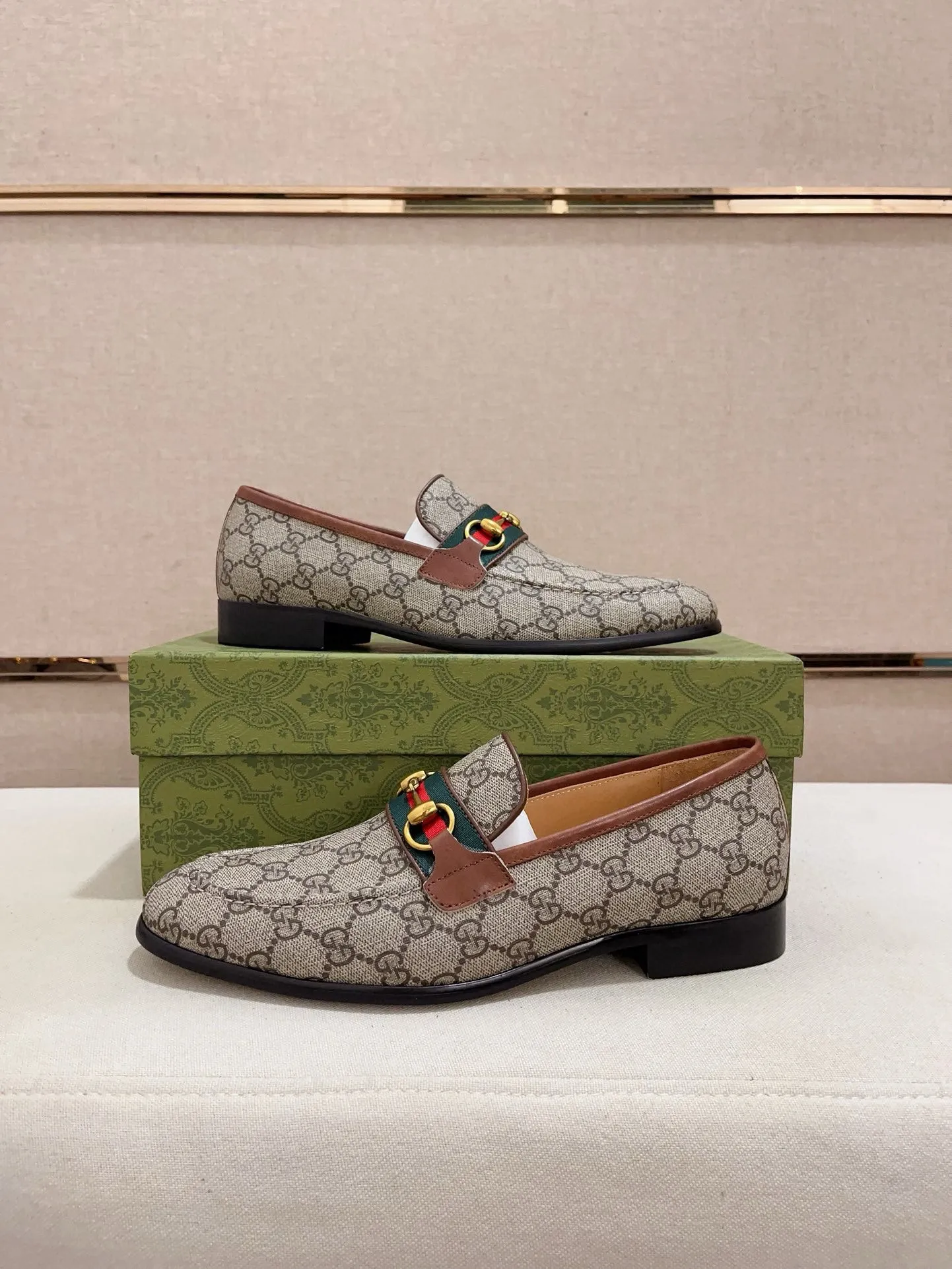 Men's shoes 💰: 520💰 (GUCCI) New product series ss hot new products 💢 💠 Casual suit shoes 👞, top imported materials Upper hardware buckles and shoe side logos, insoles and soles with brand logos 💠 💎 Upper: imported PVC material 100% 💎 Lining: cowhide/100% 💎Feet: cowhide/100% 💎Sole: rubber/100% 💎SIZE: 38 39 40 41 42 43 44 Can be customized 45